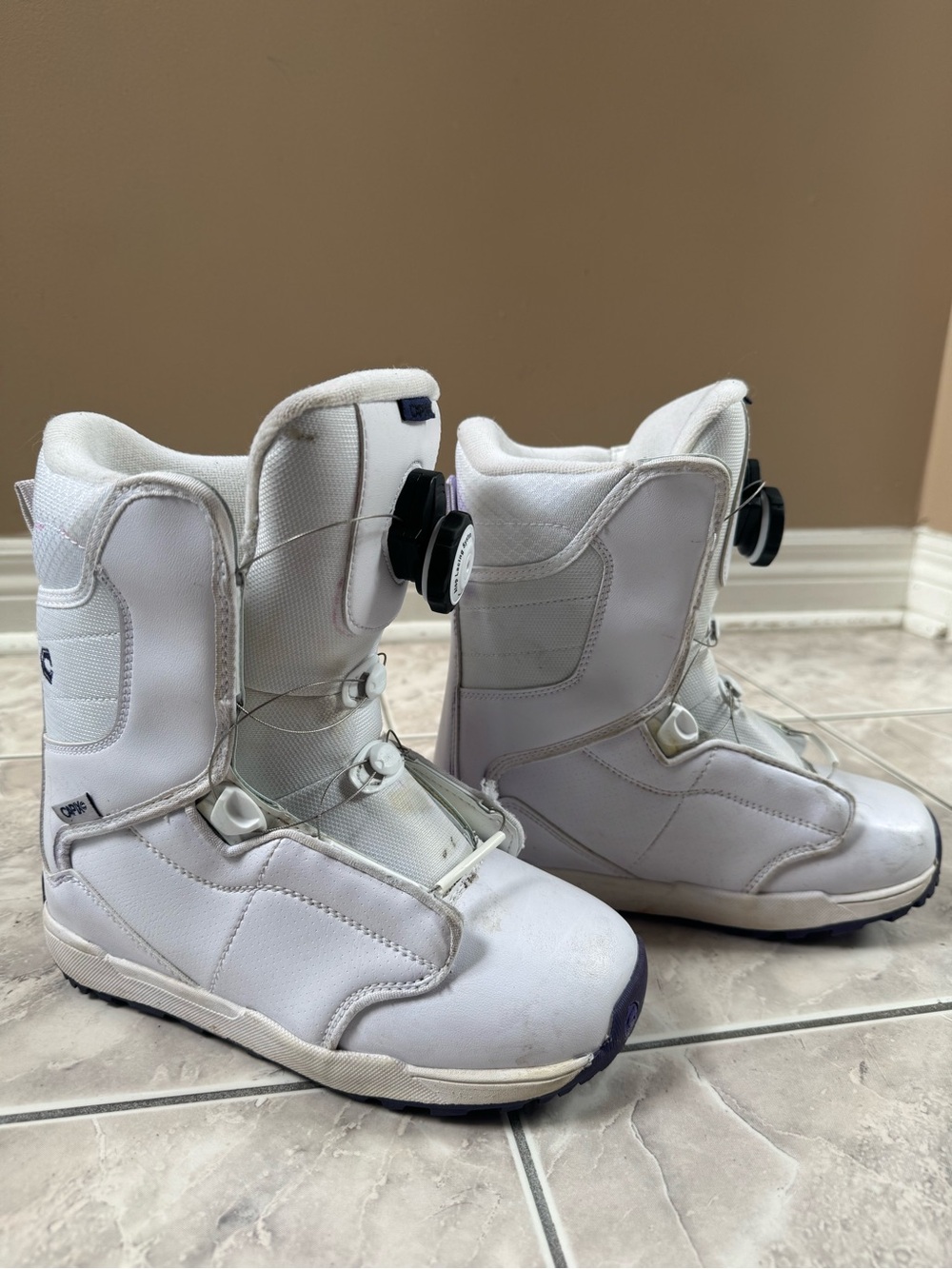 Kids White Snowboard Boots with Boa Dial Closure